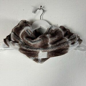 Womens Cozy Checkered Plush Neck Warmer Scarf Brown White Soft Fuzzy Winter Wrap